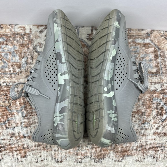 Crocs Literide Pacer Womens 7 Gray Camo Sole Sneakers Comfort - Picture 4 of 7